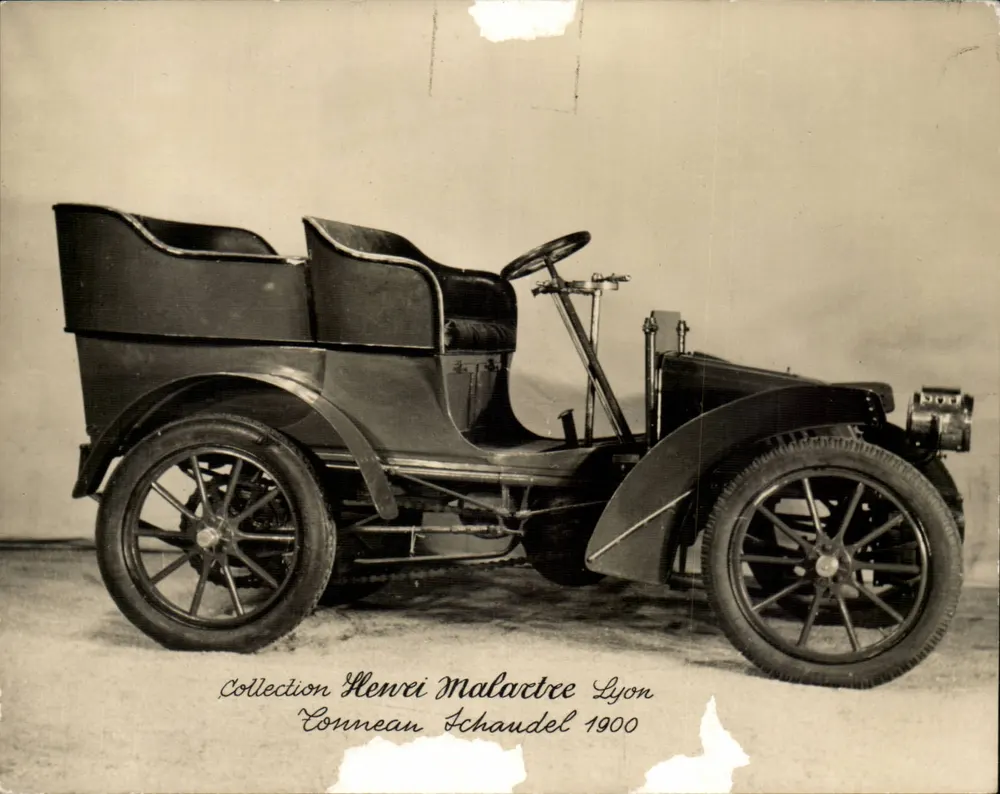 Automobil von 1900 — Sammlung Henwei Malartre, Lyon — kein Verlag oder Seriennummer sichtbar - Vorderseite