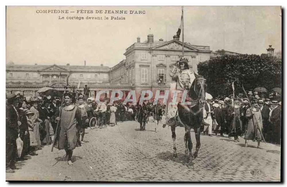 Compiègne — Festivais de Joana d'Arc — O cortejo diante do Palácio - Frente