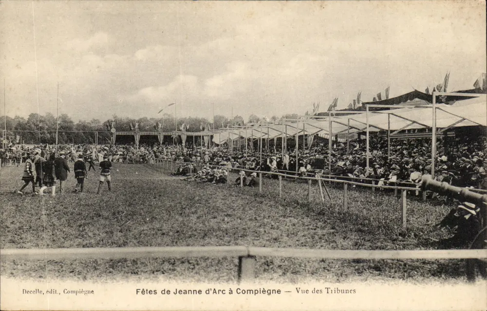 Feste von Jeanne d'Arc in Compiègne — Ansicht der Tribünen — Decelle, édit., Compiègne - Vorderseite