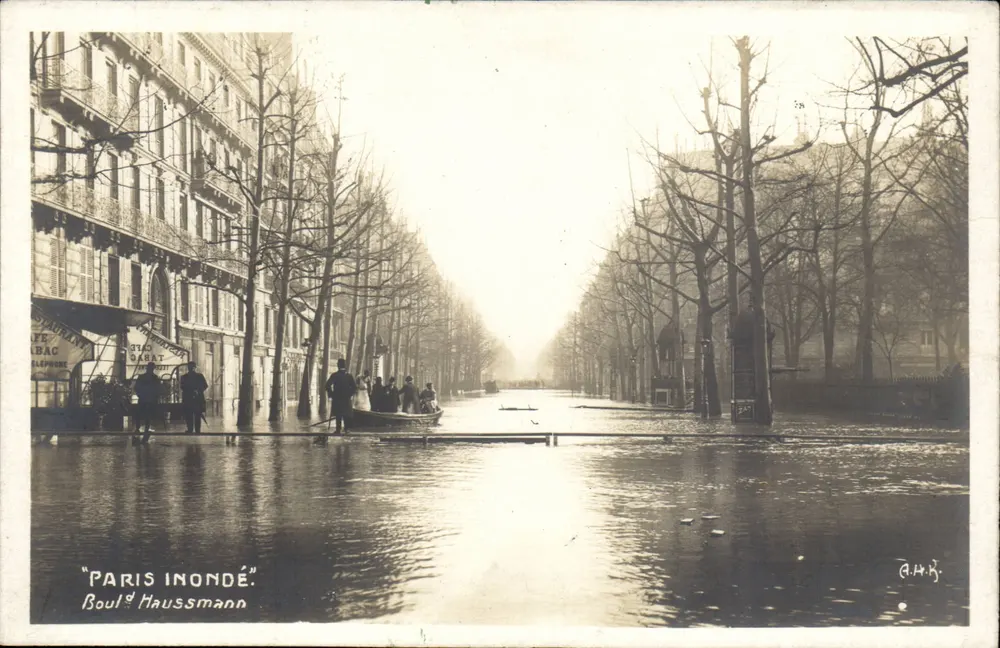 Paris überschwemmt — Boulevard Haussmann — A.H.R. - Vorderseite