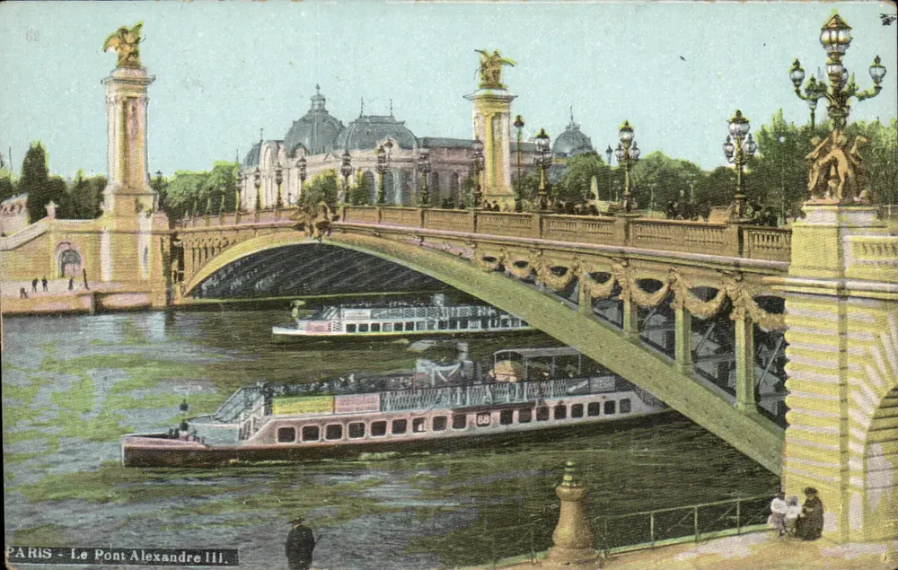 Paryż - Most Alexandre III — widok mostu z łódkami — wydawca nieznany, nr serii 62 - Awers