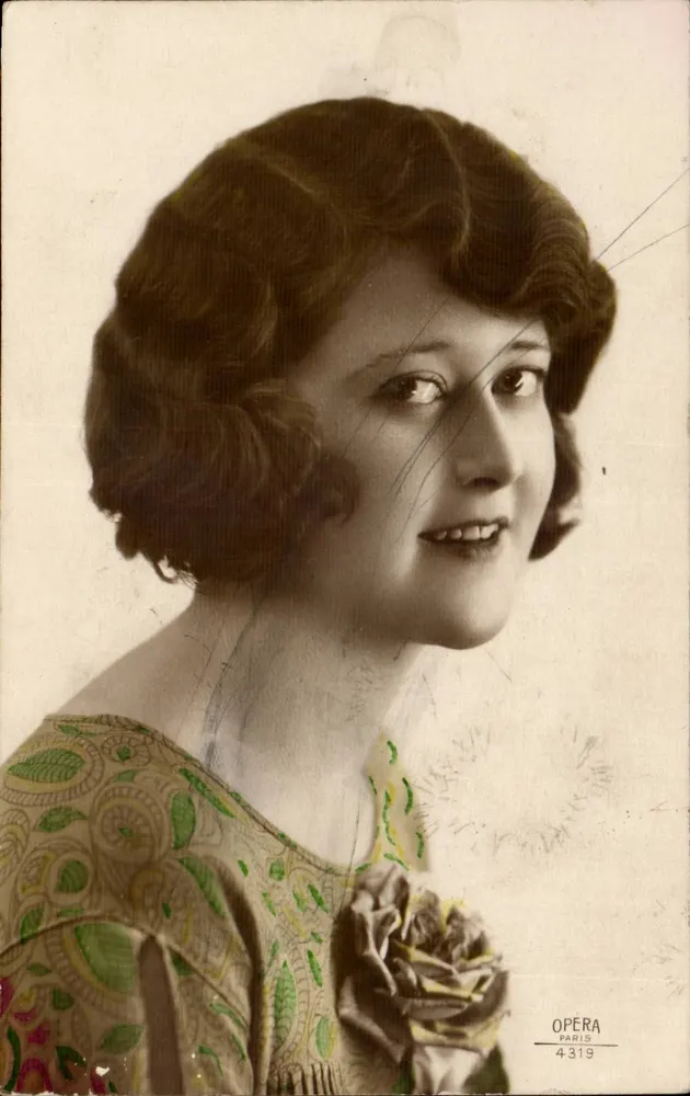 Junge Frau — Portrait — Opera Paris 4319 - Vorderseite