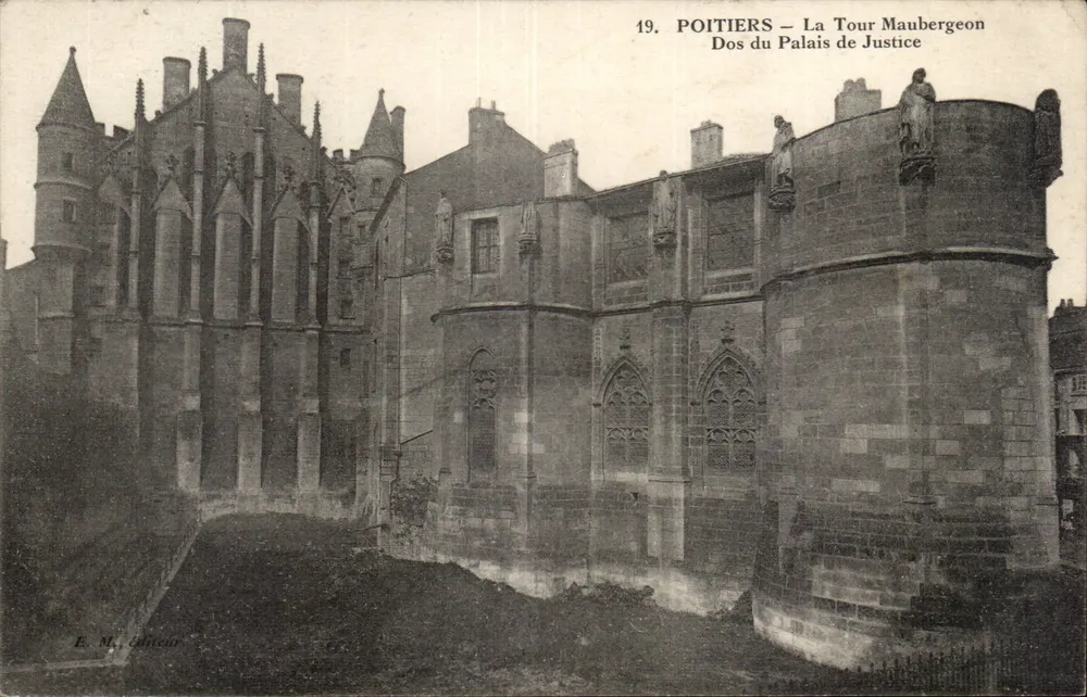 Poitiers — La Tour Maubergeon, Rückseite des Palais de Justice — E. M. Alliteau, n°19 - Vorderseite