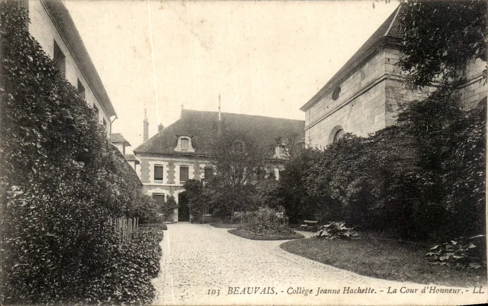 Beauvais - Collège Jeanne Hachette - La Cour d'Honneur - Vorderseite