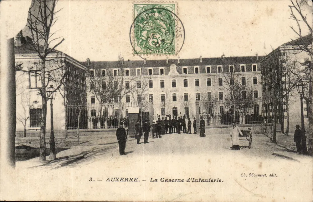 Auxerre — A Caserna de Infantaria — Ch. Monneret, editor - Frente