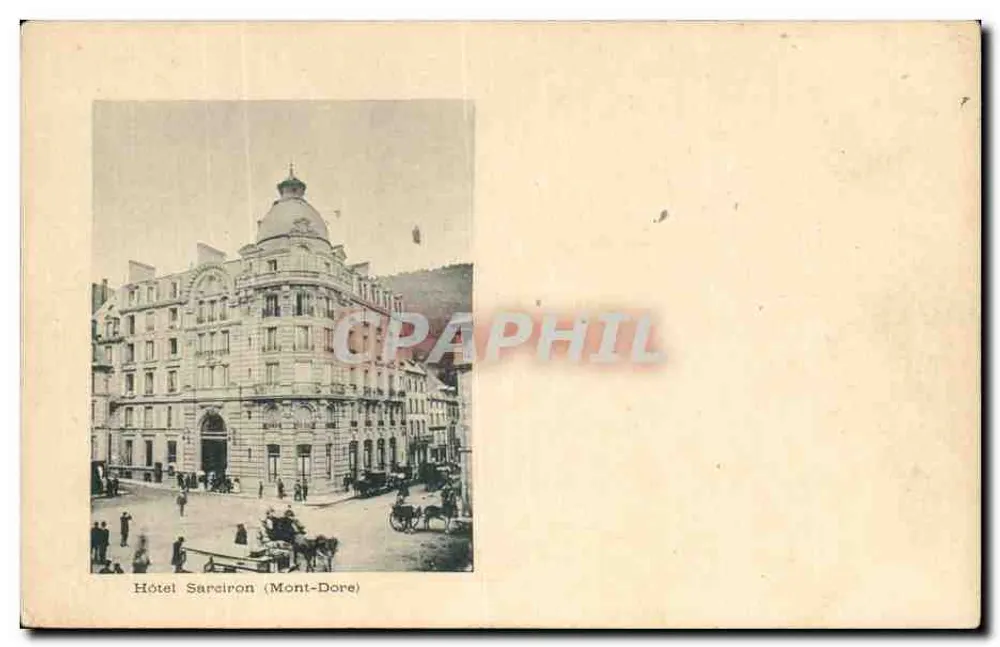 Hôtel Sarciron (Mont-Dore) — vista do hotel no canto de uma rua — editor não visível - Frente