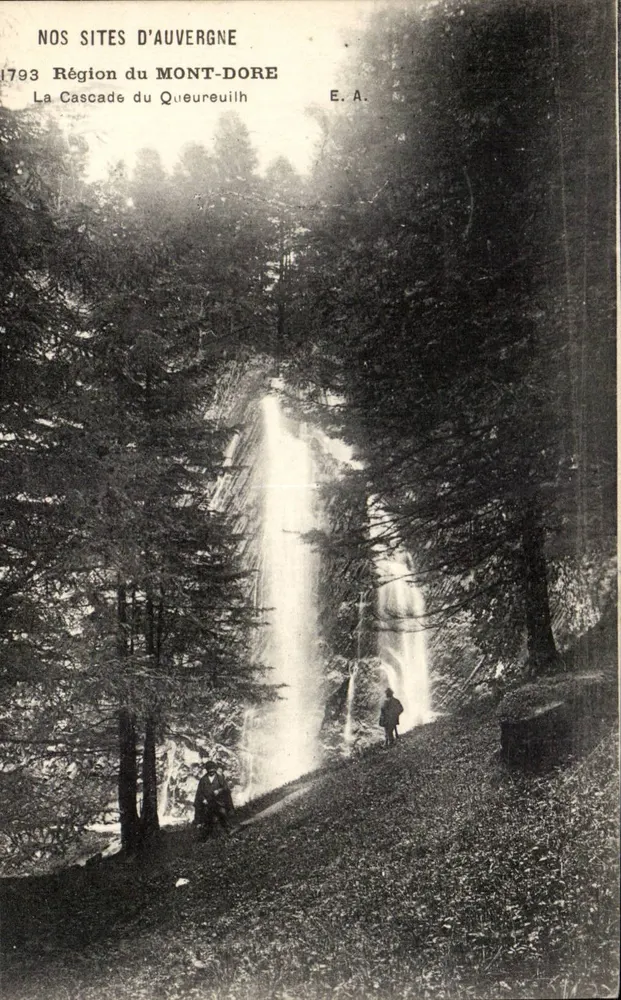 Cachoeira do Queureuilh — Região do Mont-Dore — E. A. - Frente