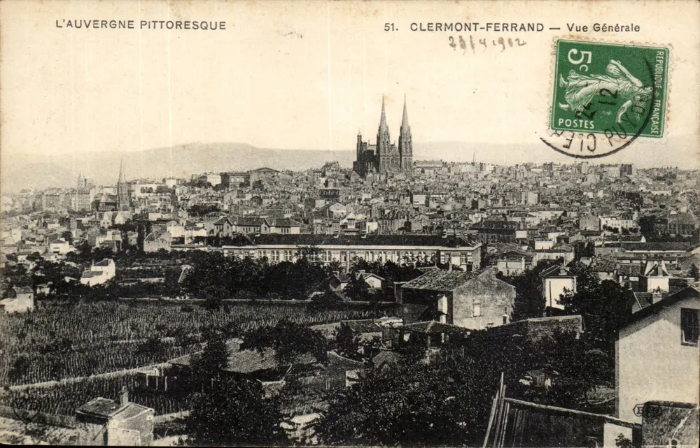 Clermont-Ferrand — Vista Geral — A Auvergne Pittoresca, editor n°51 - Frente
