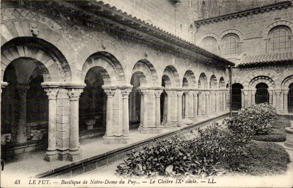 Le Puy — Basílica de Nossa Senhora do Puy — O Claustro do Século IX — LL. — N° 43 - Frente