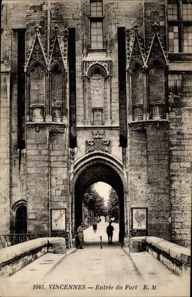 Vincennes — Entrada do Forte E.M. — Editor E.M., n° 1047 - Frente