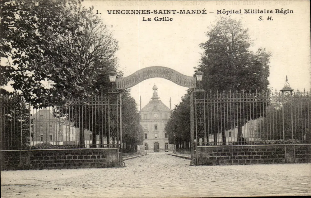 Vincennes-Saint-Mandé — Militärkrankenhaus Bégin — Das Tor - Vorderseite