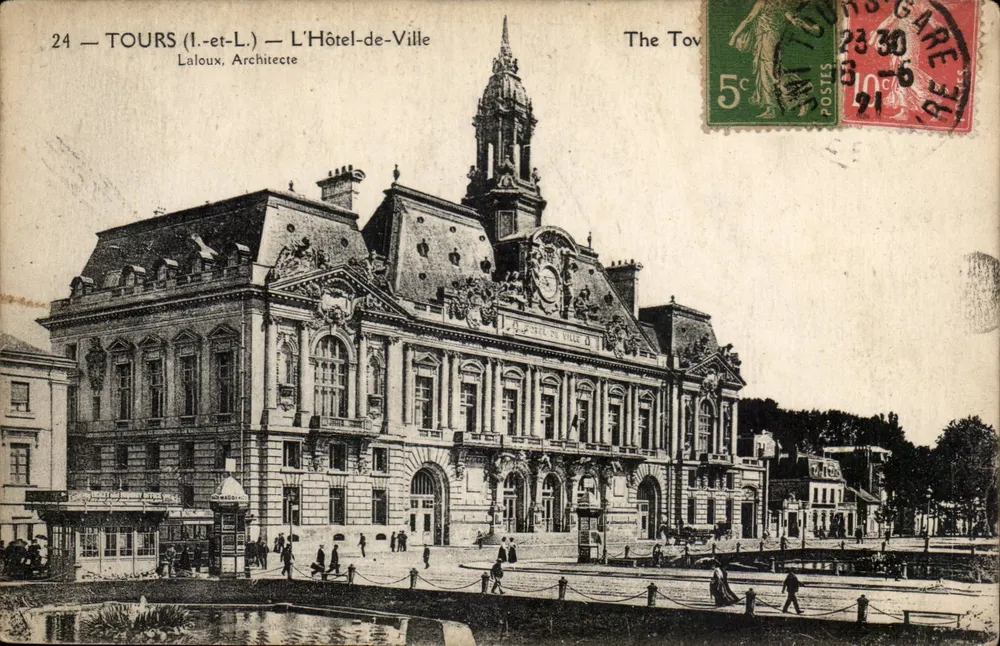 Tours (Loire-et-Loire) — O Hôtel-de-Ville — Laloux, Arquiteto - Frente