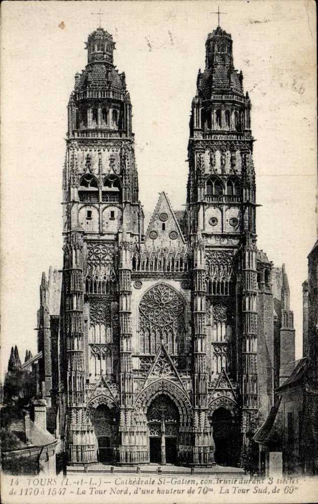 Tours (Loire-et-Cher) — Catedral de São Gatien com suas duas torres — A. Papeghin, imp. em Tours - Frente