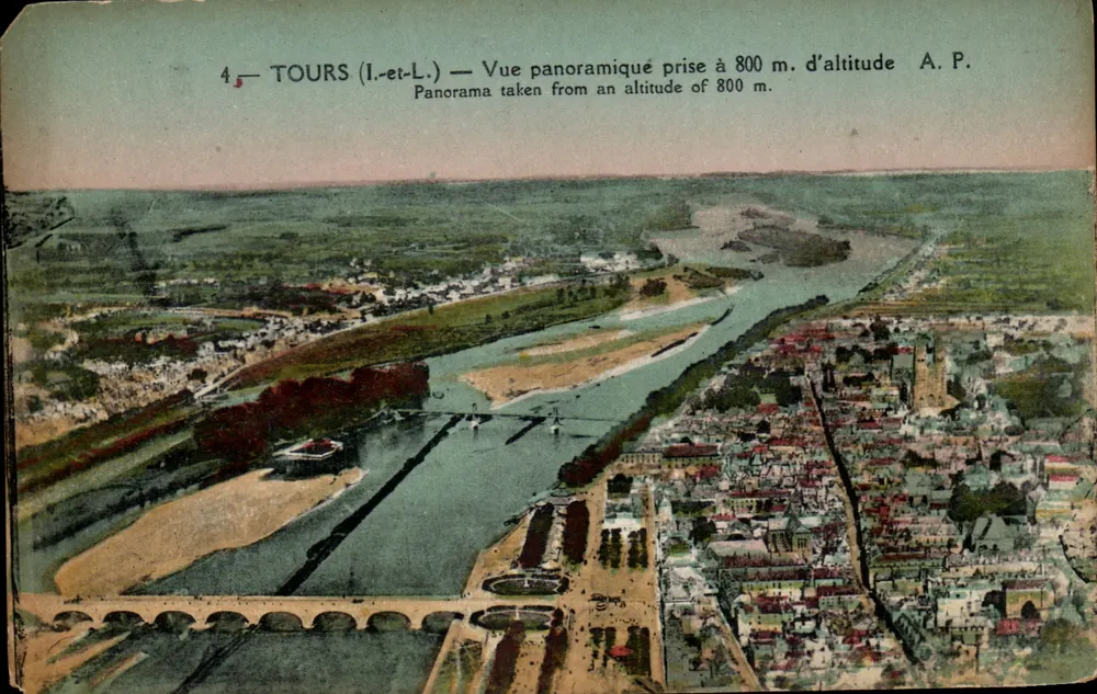 Tours (Loire-et-Cher) — Vista panorâmica tirada a 800 m de altitude — A. P. - Frente