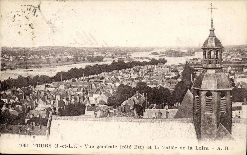 Tours (Indre-et-Loire) — Allgemeiner Blick (Ostseite) und die Loire-Tal — A. B. n° 4001 - Vorderseite