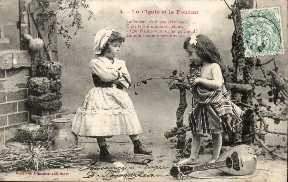 Dois crianças brincando com a cigarra e a formiga — Fototipia A. Bragaret & Cie, Nancy - Frente
