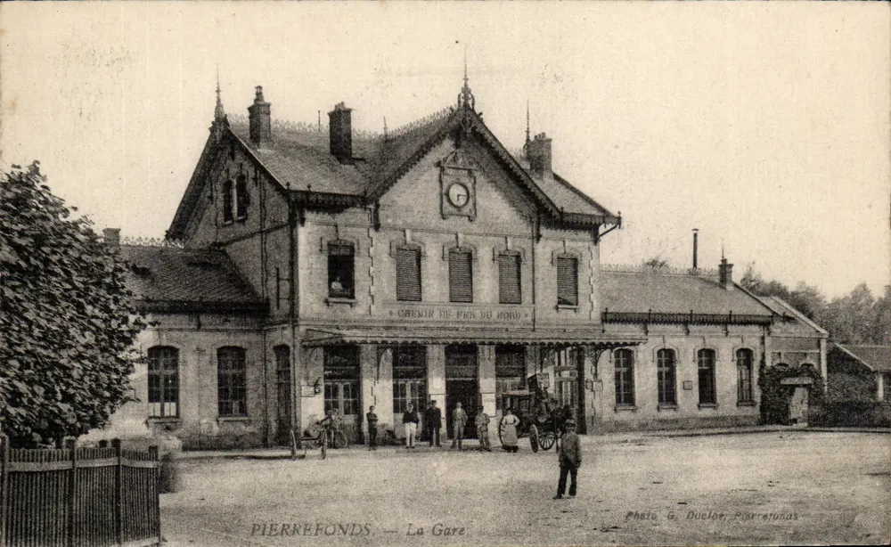 PierreFonds — Die Station — Foto von G. Ducloc, Parretonas - Vorderseite