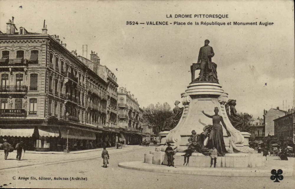 Valence - Plaza de la República y Monumento Augier — C. Artige hijo, editor, Aubenas (Ardèche) — n° 3524 - Anverso