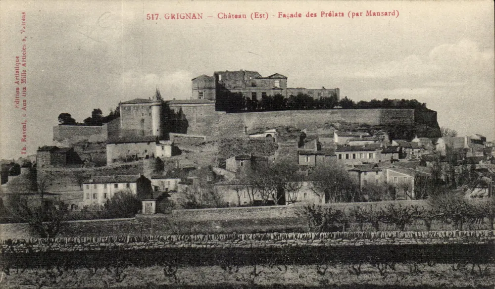 Grignan — Castelo (Leste) — Fachada dos Prelados (por Mansard) - Frente
