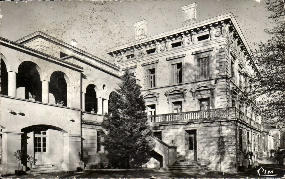Schloss des 18. Jahrhunderts — École des Petits Clercs de St-Joseph — Cim - Vorderseite