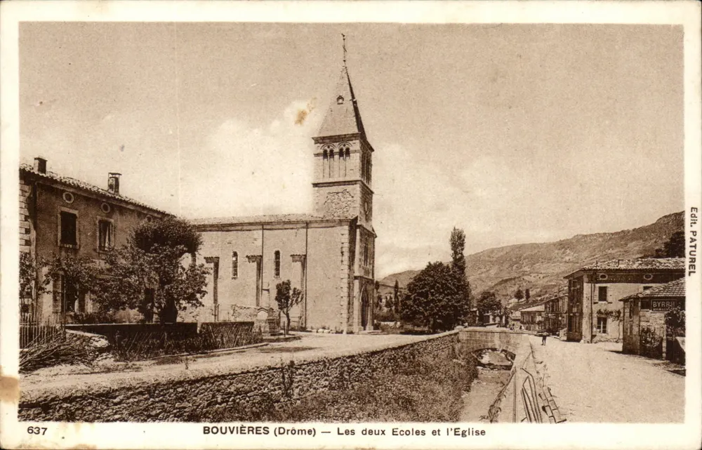 Bouvières (Drôme) — Die beiden Schulen und die Kirche — Verlag Paturel n°637 - Vorderseite