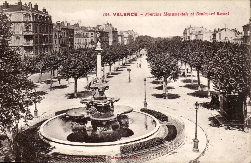 Valence — Fonte Monumental e Avenida Bancel — Agier - Frente