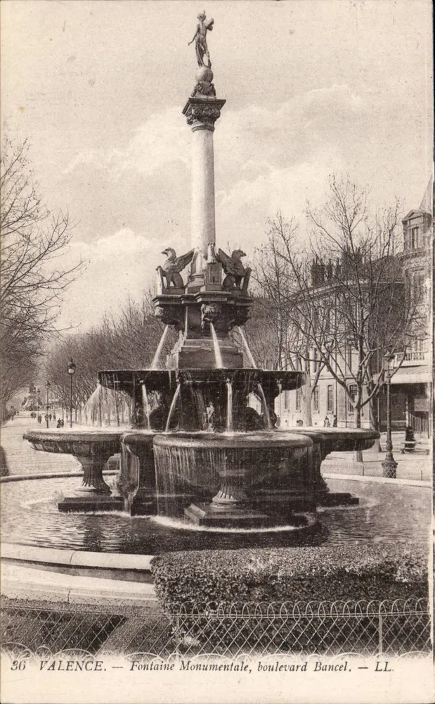 Valence — Fontaine Monumental, boulevard Bancel — LL - Frente