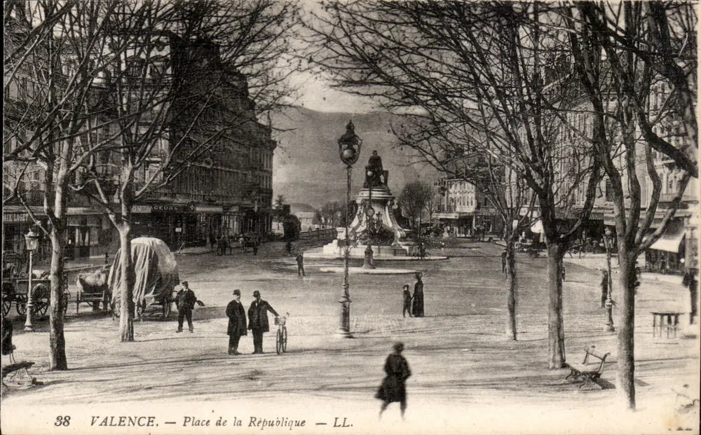 Valence — Praça da República — LL. N° 38 - Frente