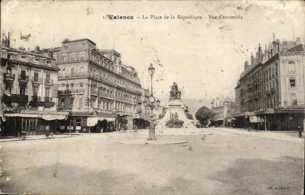 Valência — A Praça da República — Vista geral — Éditeur Chic - Frente