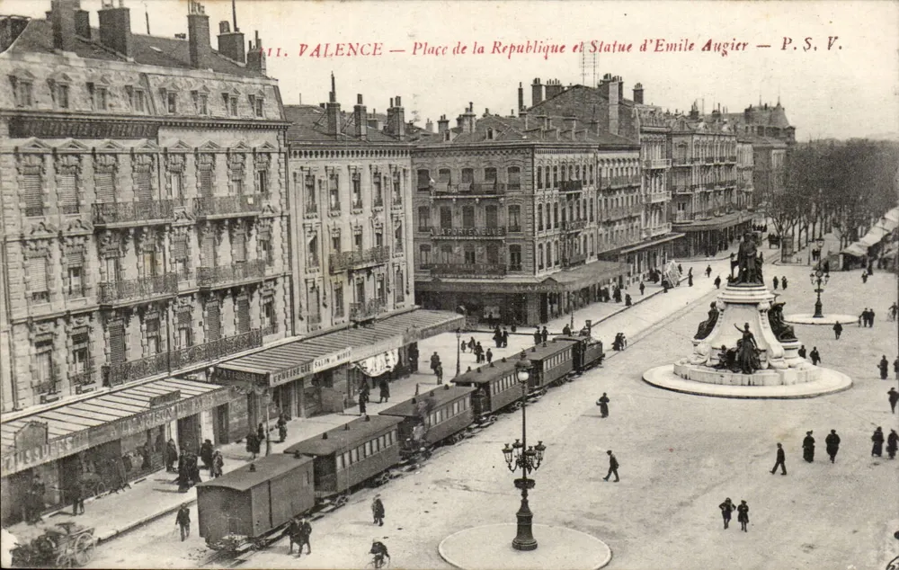Valence — Place de la République et Statue d'Émile Augier — P.S.V. - Recto