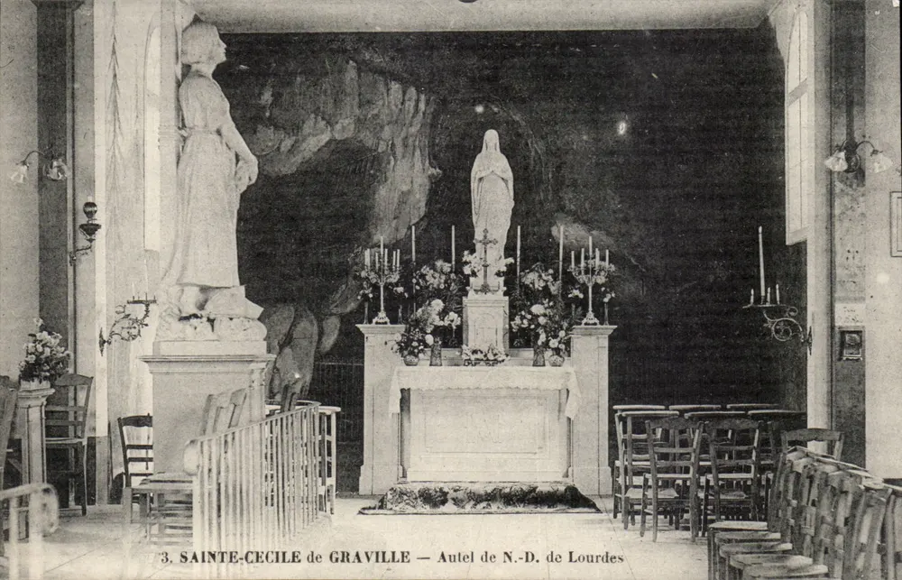 Sainte-Cécile de Graville — Altar der N.-D. de Lourdes - Vorderseite