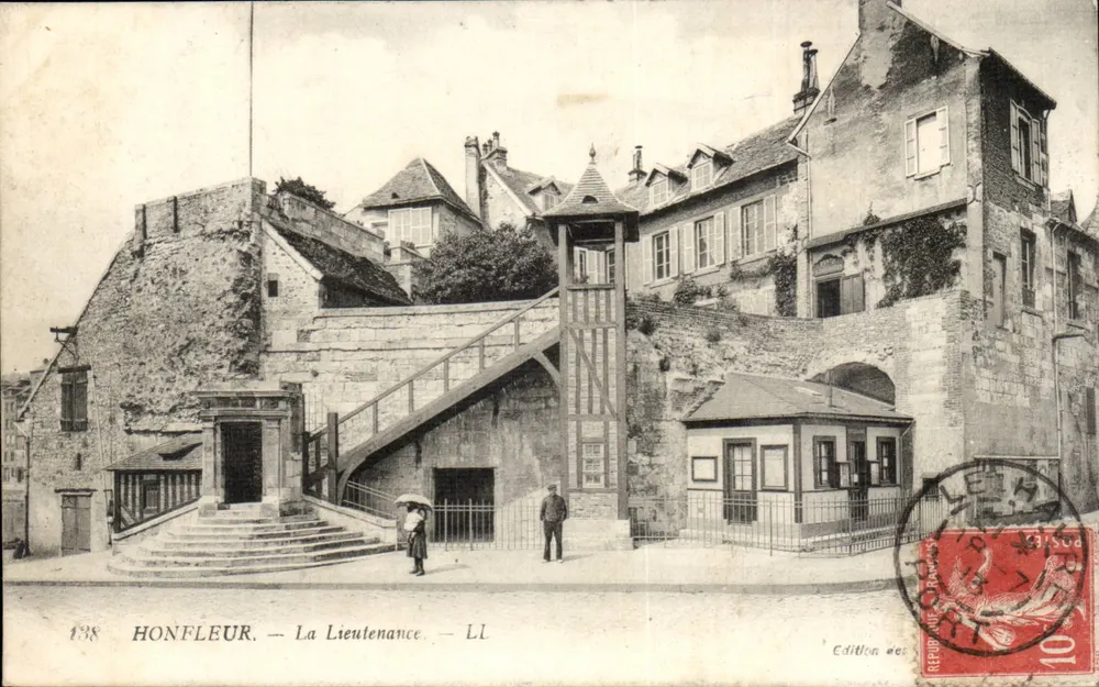 Honfleur — A Lieutenantance — LL - Frente