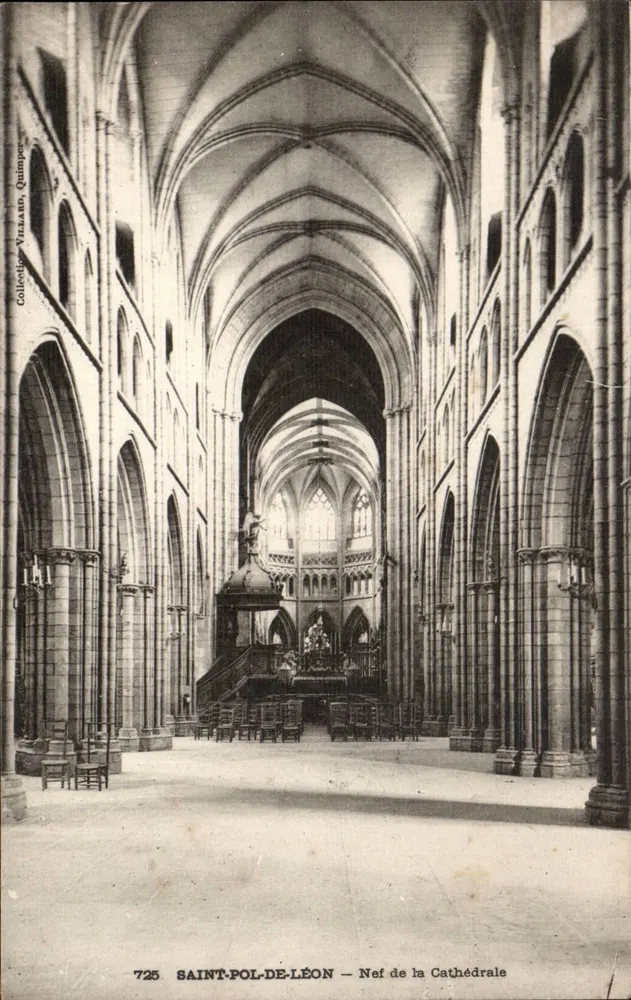 SAINT-POL-DE-LÉON — Nef da Catedral — Coleção VILLARD, Quimper, n°725 - Frente