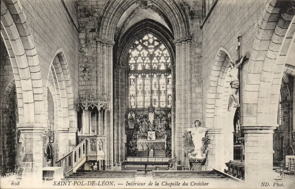 Saint-Pol-de-Léon — Innenansicht der Chapelle du Creisker — ND. Foto. - Vorderseite