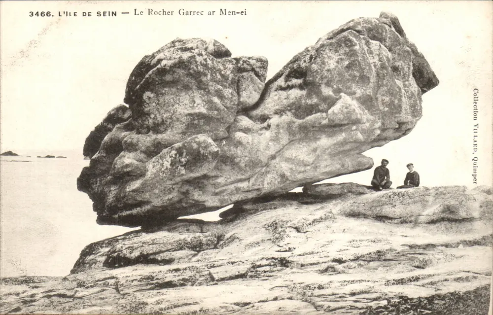 Ilha de Sein — Rocher Garrec ar Men-ei — Coleção Viillard, Quimper - Frente
