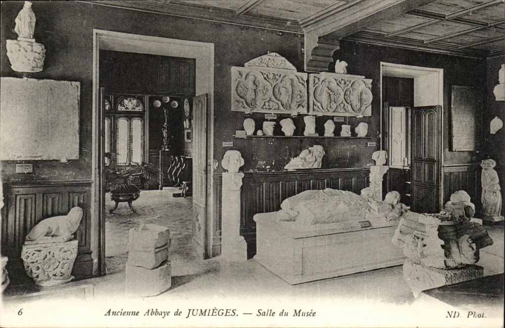 Alte Abtei von Jumièges — Museumshalle — ND. Phot. - Vorderseite