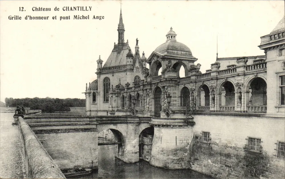 Schloss Chantilly — Ehrenpforte und Michelangelo-Brücke — Héliotypie A. Pourdier, Versailles, n°12 - Vorderseite