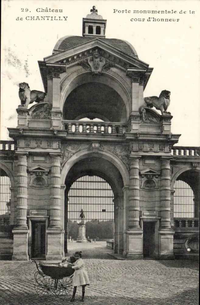Schloss Chantilly — Monumentale Pforte des Ehrenhofes — Iléliotypie A. Bourdier Versailles - Vorderseite
