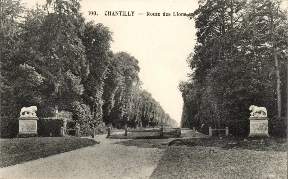 Chantilly — Rota dos Leões — Héliotypie A. Bourdier, Versailles, n°100 - Frente