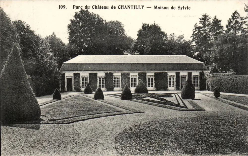 Parque do Castelo de Chantilly — Casa de Sylvie — Héliotypie A. Bourdier, Versailles - Frente