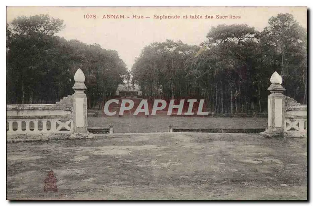 Hue — Esplanade und Altar der Opfer — n°1078 - Vorderseite