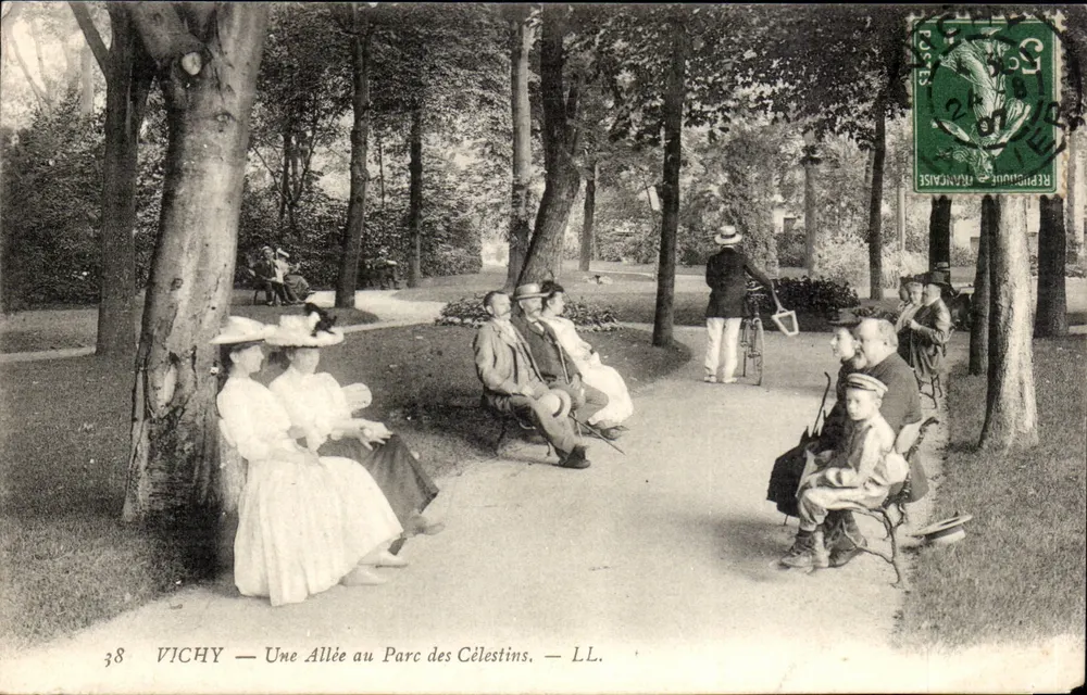 Vichy — Ein Weg im Parc des Célestins. — L.L. - Vorderseite