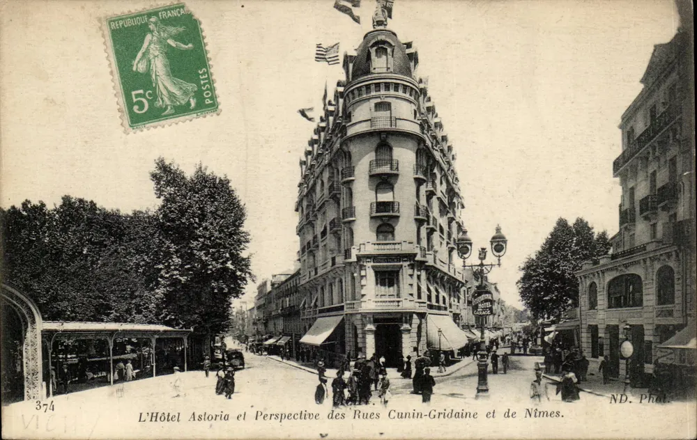 Das Hotel Astoria und Aussicht der Straßen Cunin-Gridaine und Nîmes — ND. Phot. - Vorderseite