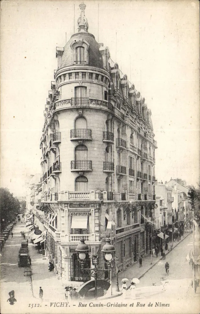Vichy — Astoria Palace no canto da Rue Cunin-Gridaine e Rue de Nîmes — editor desconhecido, n° 1512 - Frente