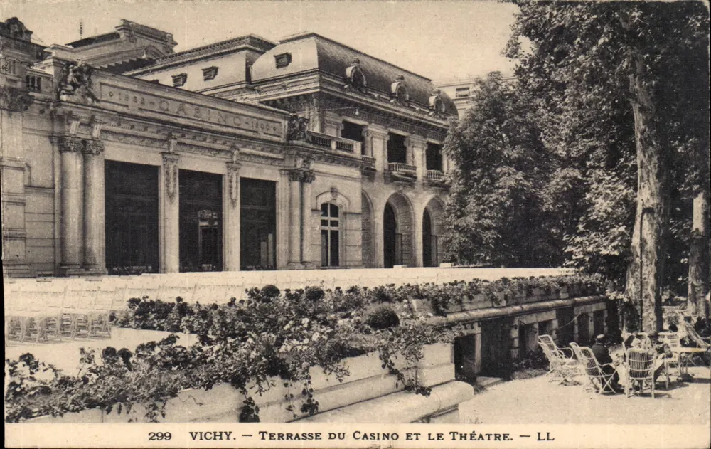Vichy — Terrasse des Casinos und das Theater — LL - Vorderseite