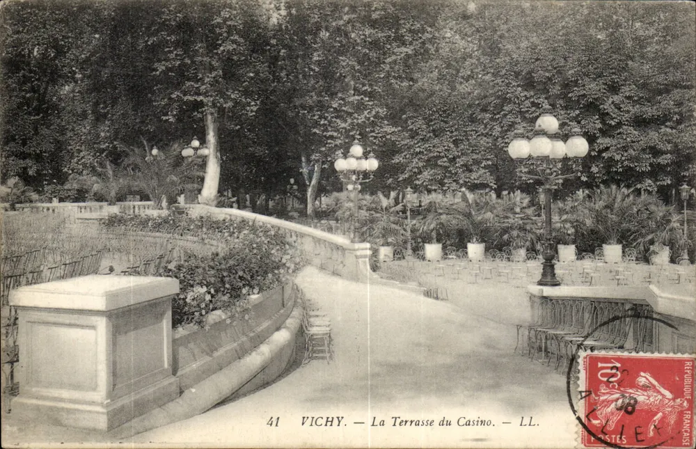 Vichy — A Terrasse do Casino — LL. n°41 - Frente
