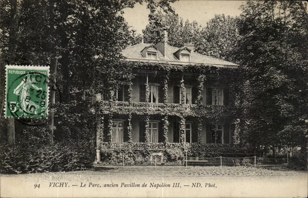 Vichy — Der Park, ehemaliger Pavillon von Napoleon III — ND. Pbol. - Vorderseite