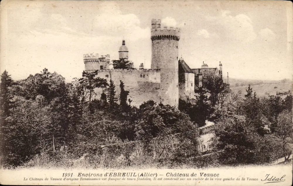 Castelo de Veaucé — Arredores de Ébreuil (Allier) — Ideal - Frente