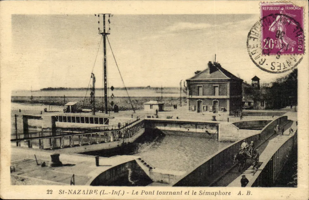 St-Nazaire (unterer Teil) - Der Drehbrücke und der Schiffszeichenmast - Vorderseite