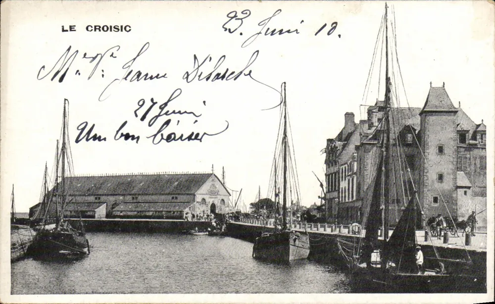 Le Croisic — Porto com barcos e edifício — Carta postal - Frente